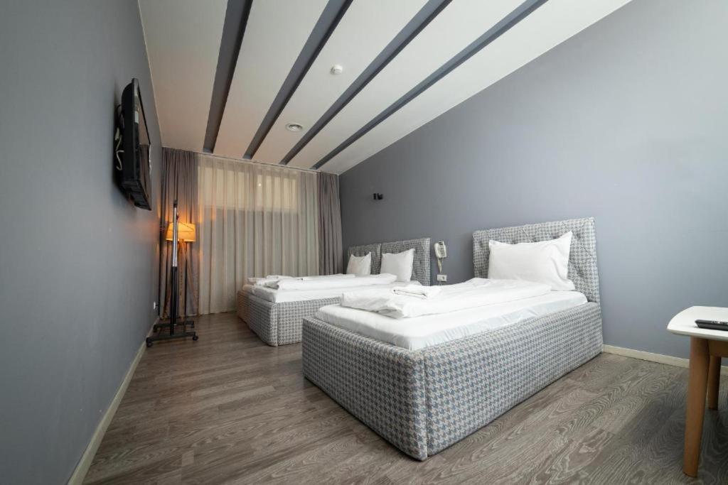 Hotel Gloria Ks Pristina Exterior foto
