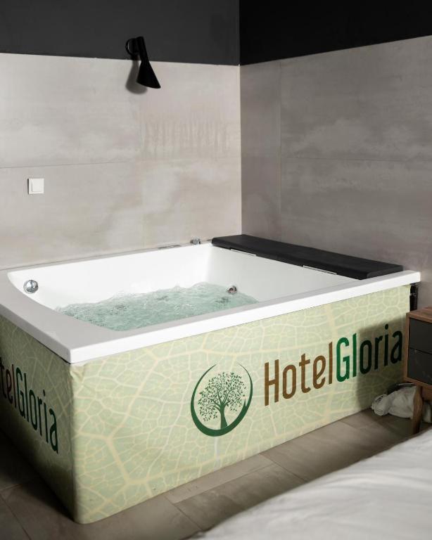 Hotel Gloria Ks Pristina Exterior foto