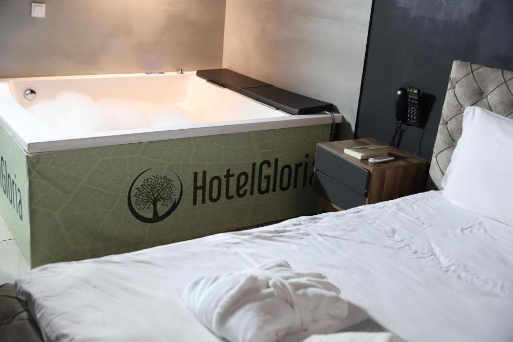 Hotel Gloria Ks Pristina Exterior foto